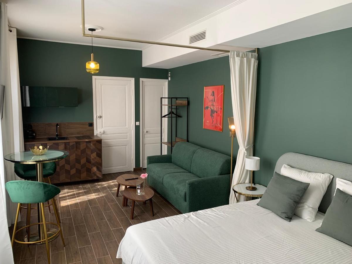 Les Fougeres Festival Jardin Garage Apartment *
